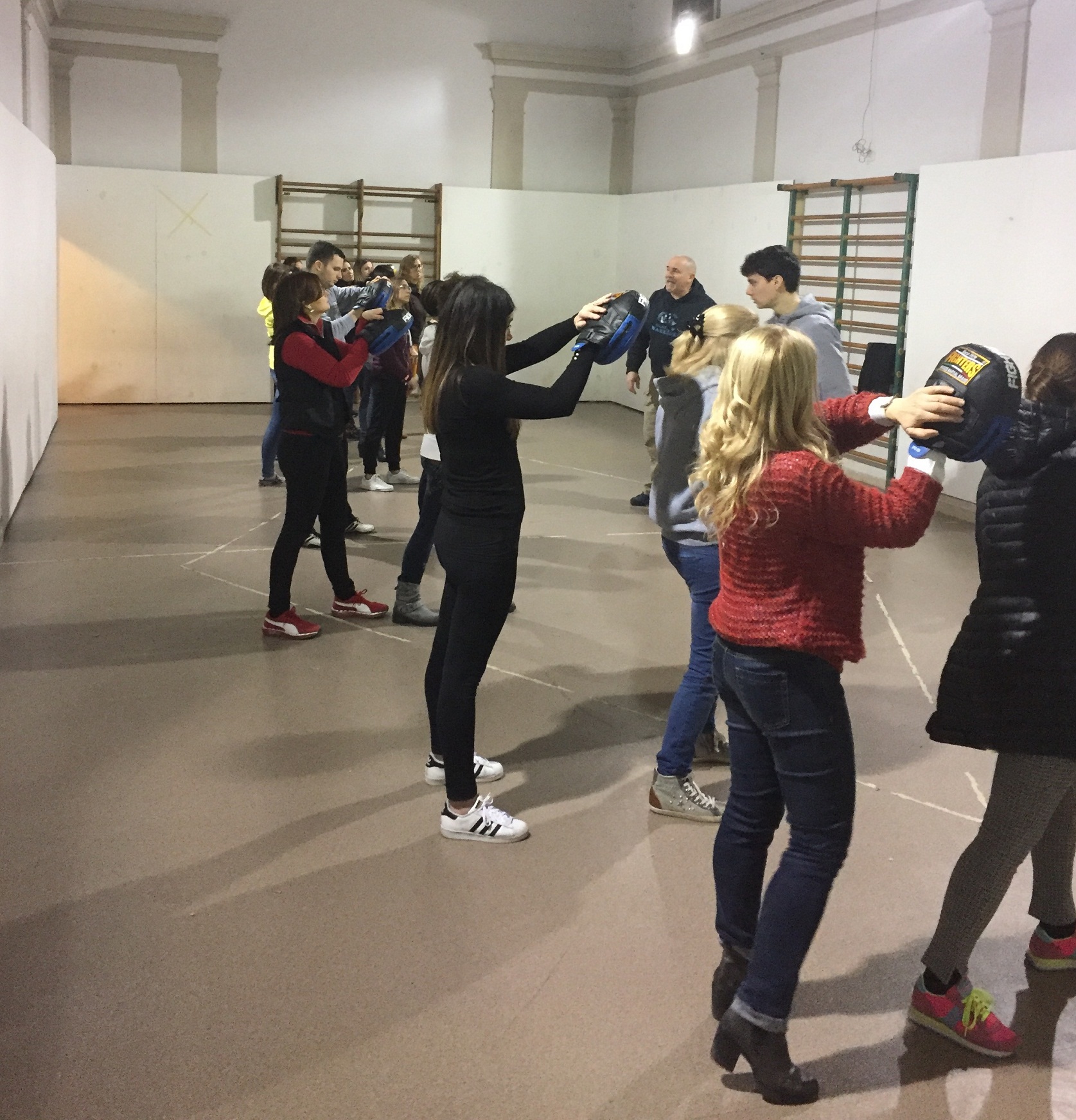 CORSO DI AUTODIFESA FEMMINILE CASTELFRANCO "LE SCARPE ROSSE"